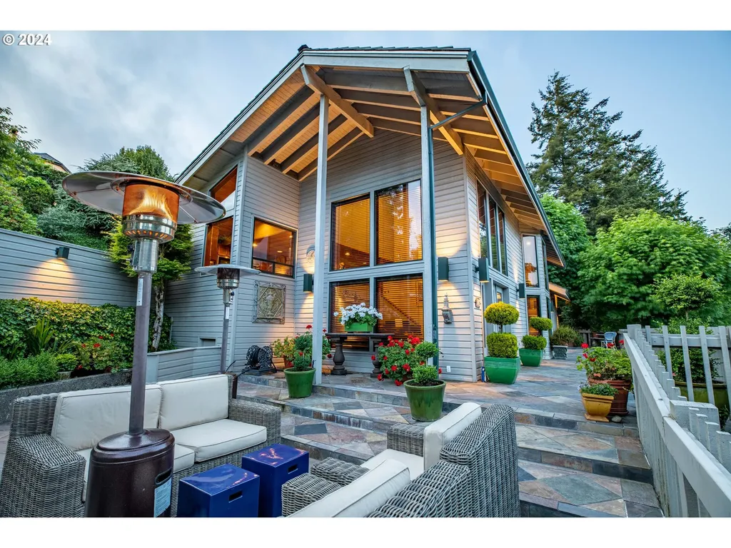 785 N 4th Court Coos Bay OR 97420