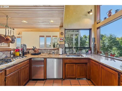 785 N 4th Court Coos Bay OR 97420
