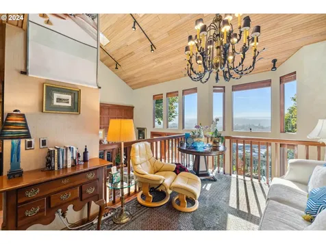 785 N 4th Court Coos Bay OR 97420