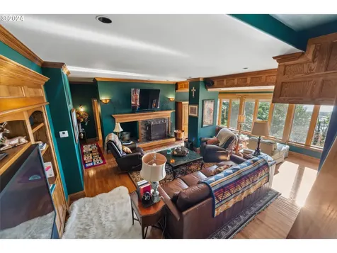 785 N 4th Court Coos Bay OR 97420