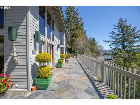 785 N 4th Court Coos Bay OR 97420