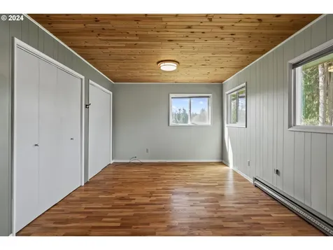 171 Nob Lane Kelso WA 98626
