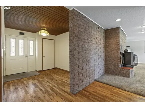 171 Nob Lane Kelso WA 98626