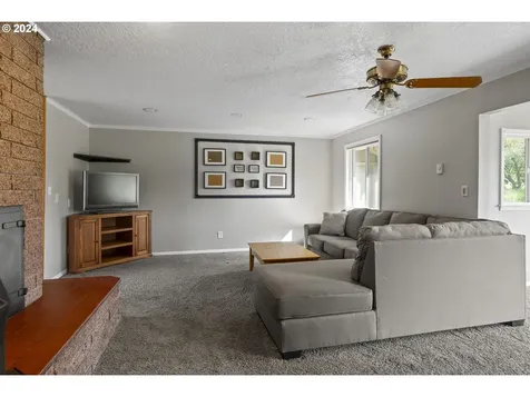 171 Nob Lane Kelso WA 98626