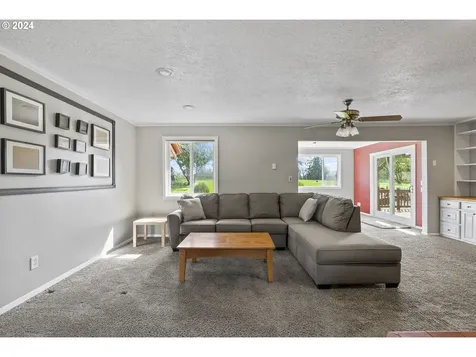 171 Nob Lane Kelso WA 98626