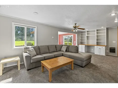 171 Nob Lane Kelso WA 98626