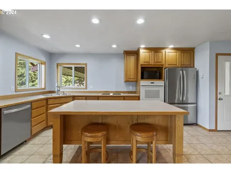 171 Nob Lane Kelso WA 98626