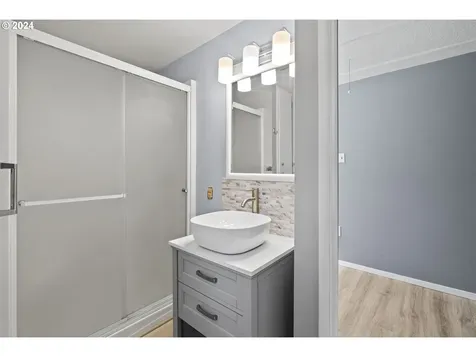 171 Nob Lane Kelso WA 98626