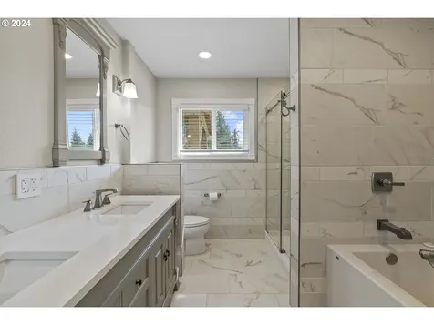 171 Nob Lane Kelso WA 98626