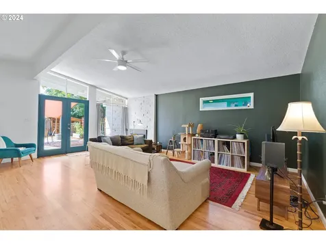 4915 Se 74th Avenue Portland OR 97206
