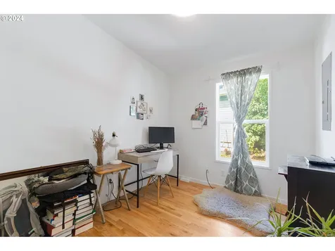 4915 Se 74th Avenue Portland OR 97206