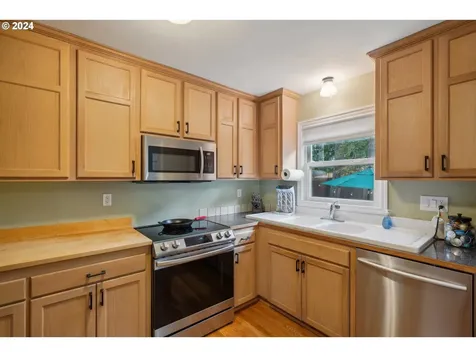 8414 SW Pine Street Portland OR 97223