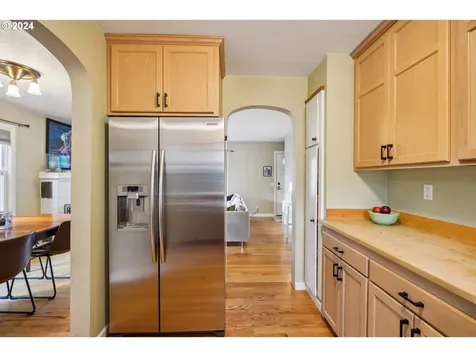 8414 SW Pine Street Portland OR 97223
