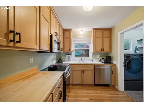 8414 SW Pine Street Portland OR 97223
