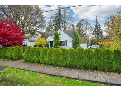 8414 SW Pine Street Portland OR 97223