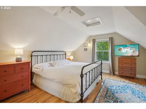 8414 SW Pine Street Portland OR 97223