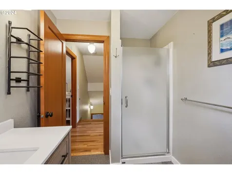 8414 SW Pine Street Portland OR 97223