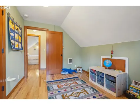 8414 SW Pine Street Portland OR 97223