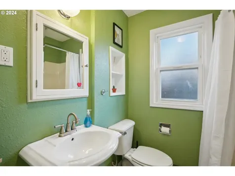8414 SW Pine Street Portland OR 97223