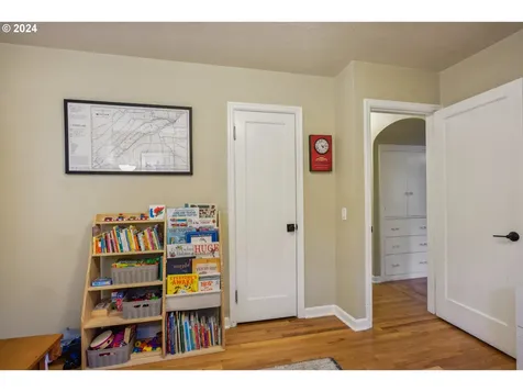 8414 SW Pine Street Portland OR 97223
