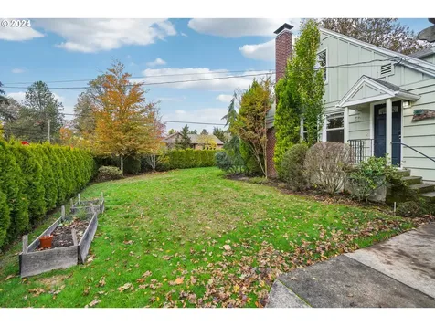 8414 SW Pine Street Portland OR 97223