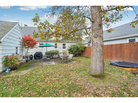 8414 SW Pine Street Portland OR 97223