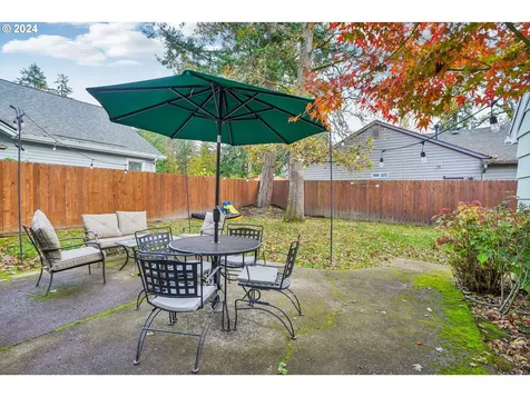 8414 SW Pine Street Portland OR 97223