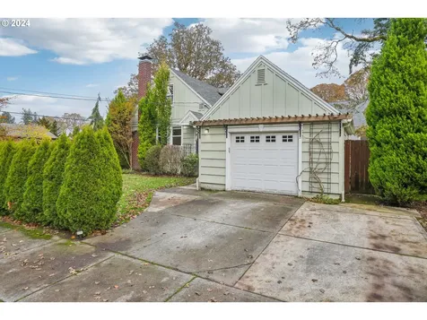 8414 SW Pine Street Portland OR 97223