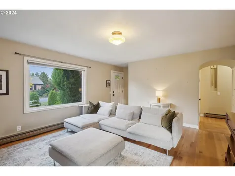 8414 SW Pine Street Portland OR 97223