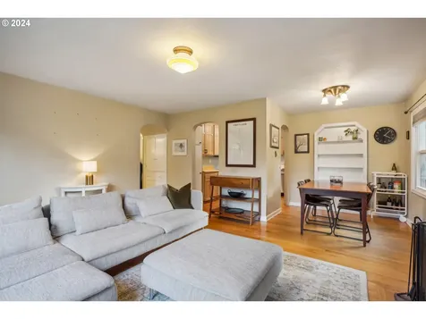 8414 SW Pine Street Portland OR 97223
