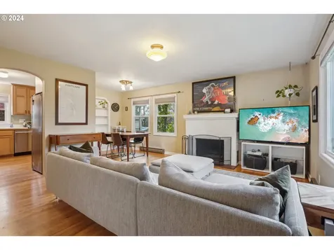 8414 SW Pine Street Portland OR 97223