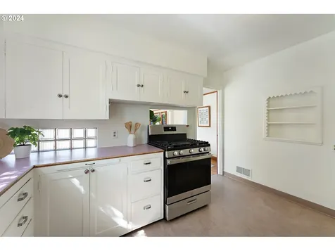 3611 Ne Emerson Street Portland OR 97211