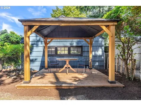 3611 Ne Emerson Street Portland OR 97211