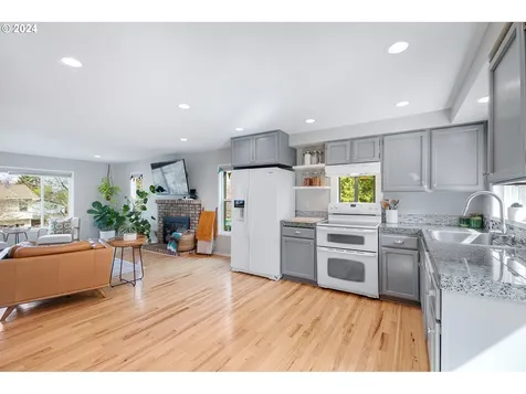 51988 SW 4th Street Scappoose OR 97056