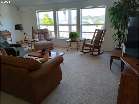 130 Angelcrest Court Roseburg OR 97471