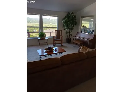 130 Angelcrest Court Roseburg OR 97471