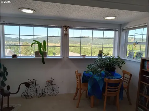 130 Angelcrest Court Roseburg OR 97471