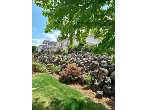 130 Angelcrest Court Roseburg OR 97471