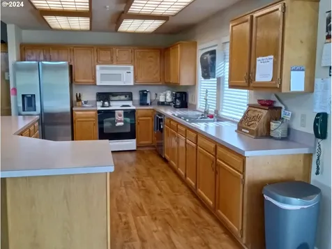 130 Angelcrest Court Roseburg OR 97471