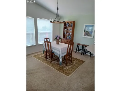 130 Angelcrest Court Roseburg OR 97471