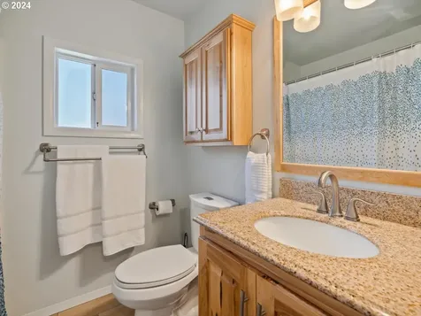 2410 Cedar Street Sweet Home OR 97386