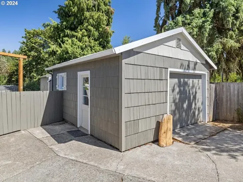 2410 Cedar Street Sweet Home OR 97386