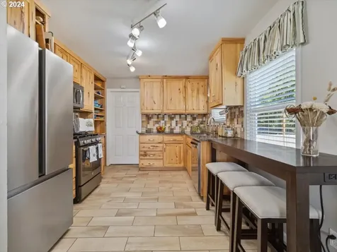 2410 Cedar Street Sweet Home OR 97386