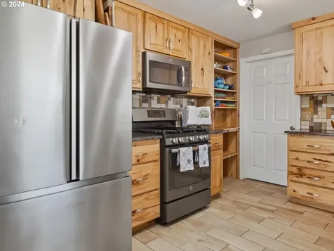 2410 Cedar Street Sweet Home OR 97386