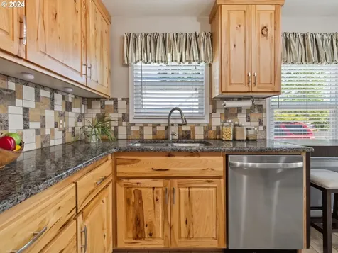 2410 Cedar Street Sweet Home OR 97386