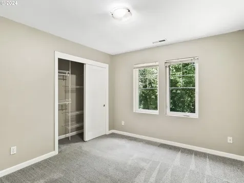 5729 NE Simpson Street Portland OR 97218