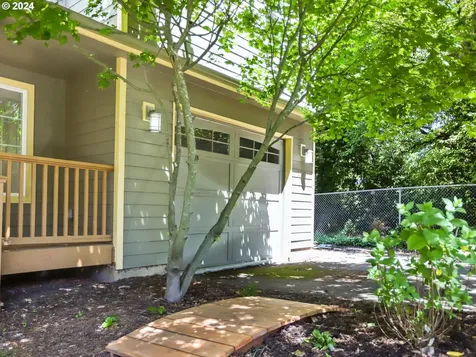 5729 NE Simpson Street Portland OR 97218