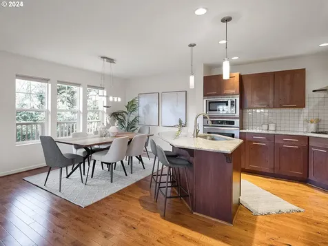 5729 NE Simpson Street Portland OR 97218