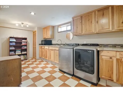 1150 Doris Avenue Se Salem OR 97302
