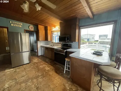 88384 1st Avenue Florence OR 97439